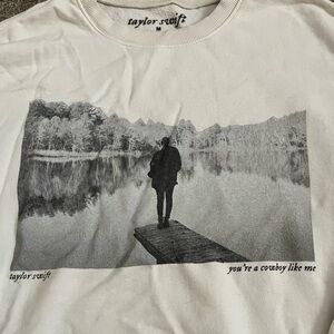 Taylor Swift Cowboy Like Me Sweatshirt M